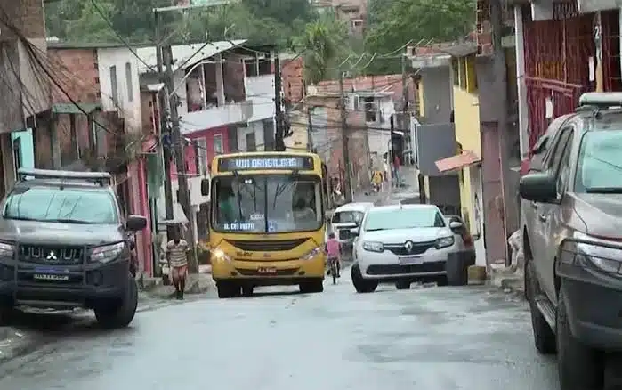 Ônibus deixam de circular em Valéria após troca de tiros