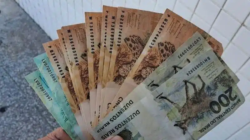 Salvador: homem é preso com R$ 1.200 em notas falsas