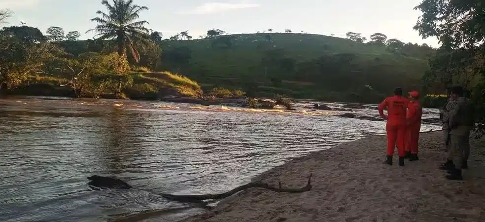 Homem desaparece no rio após salvar a mãe de afogamento na Bahia