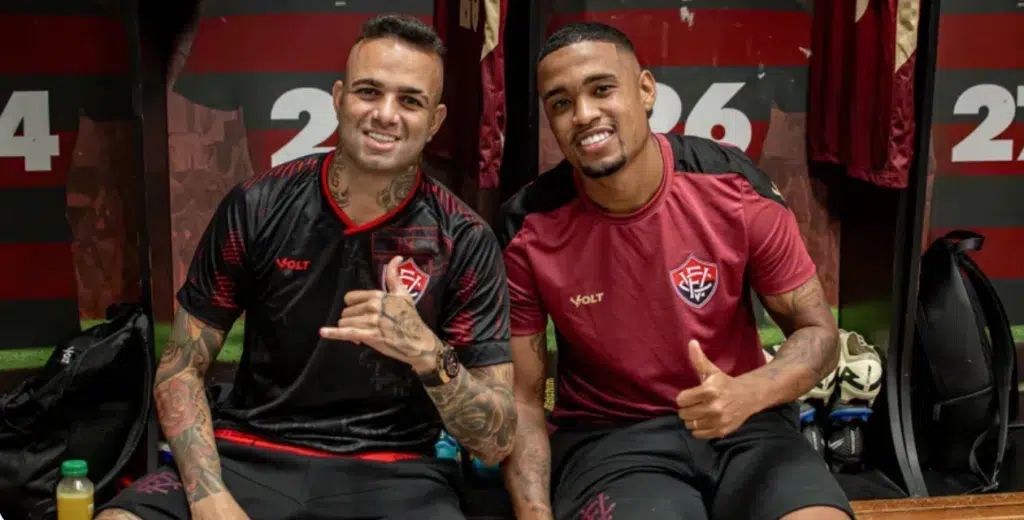 O Vitória está desfrutando de um relacionamento positivo com sua torcida durante uma temporada de progresso, o que permite afirmar que o time proporcionou agradáveis dilemas ao técnico Léo Condé. Com a adição dos reforços, o Rubro-Negro ganha a oportunidade de diversificar especialmente seu sistema ofensivo, ampliando suas opções táticas e estratégicas para os confrontos futuros.