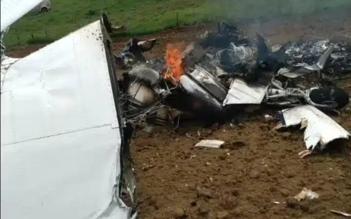 URGENTE: piloto morre em queda de avião na Região Metropolitana