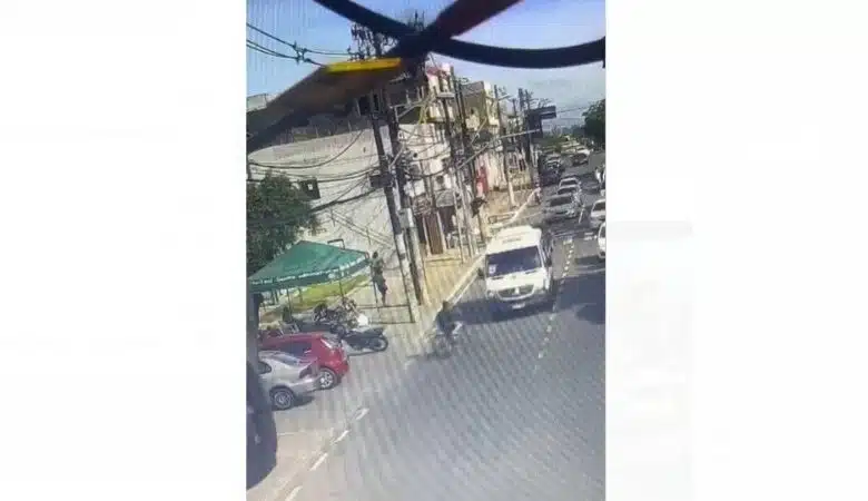 Ciclista é atropelado nas imediações da prefeitura de Camaçari