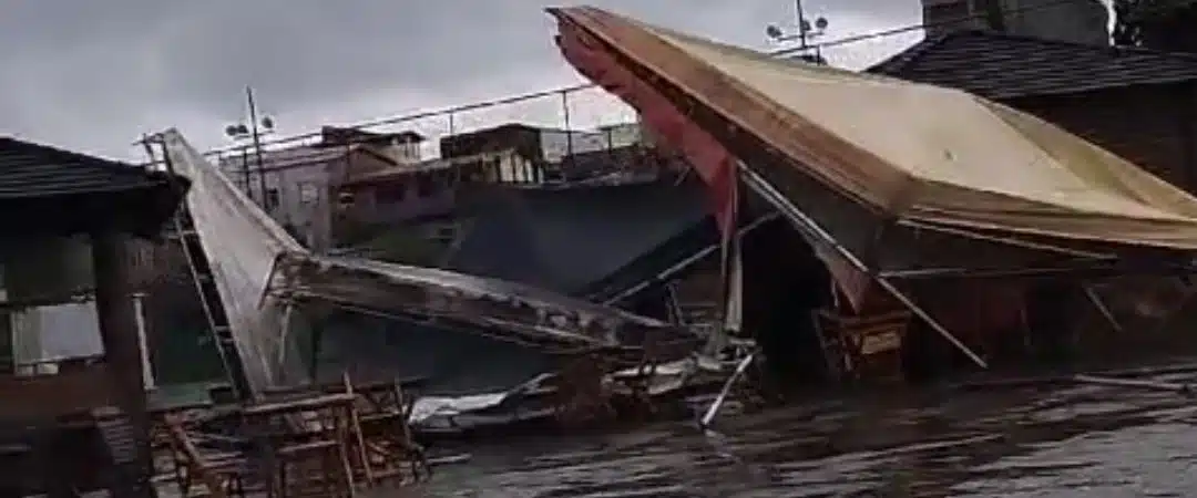 Estrutura da Praça da Simpatia fica destruída após fortes chuvas em Camaçari