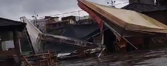 Estrutura da Praça da Simpatia, em Camaçari, fica destruída após fortes chuvas