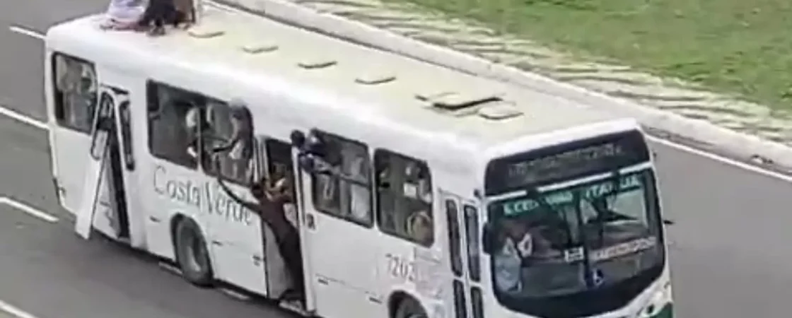 Ônibus é danificado em meio a briga de organizadas em BaVi