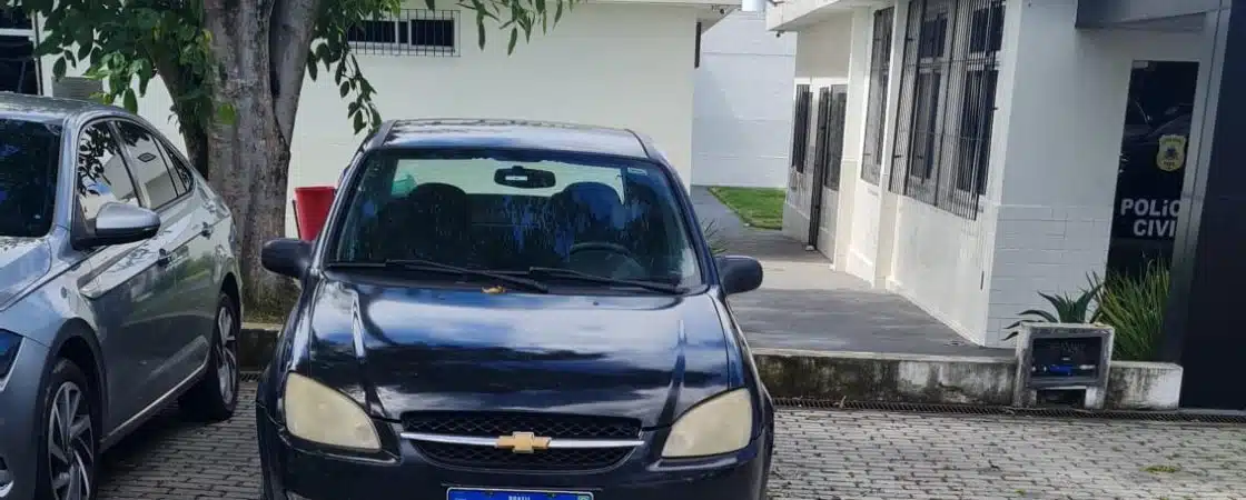 Assaltante é preso após assalto, com arma e carro roubado em Camaçari