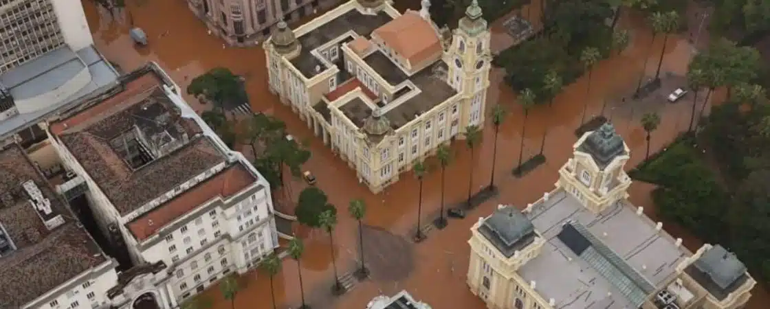 Chuvas no RS: Porto Alegre é invadida por água após aumento do rio