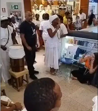 Ialorixá denuncia racismo religioso em salão de beleza de shopping em Salvador