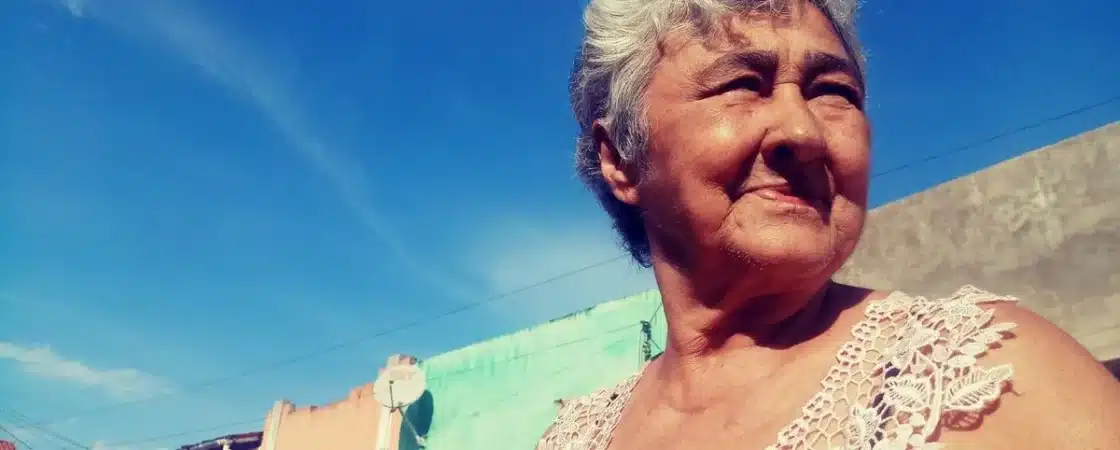 VÍDEO: Enterro da cafetina Cabeluda acontece no Recôncavo ao som de Rita Lee