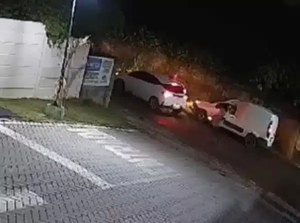 Carro de entregas é levado por assaltantes em Abrantes