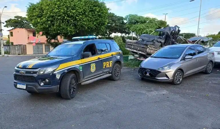 Carro roubado em Espírito Santo é recuperado pela PRF em Simões Filho