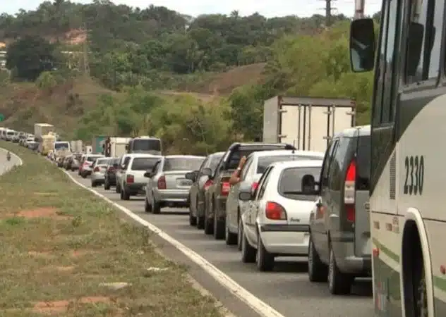 Fluxo de veículos na BR-324 deve aumentar 34% durante o São João