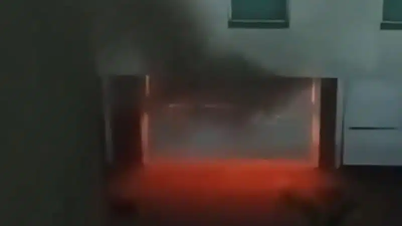 Mulher descobre traição e incendeia carro do marido em motel de Itinga