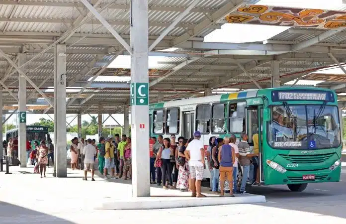 Ônibus param de rodar no Terminal Águas Claras após toque de recolher