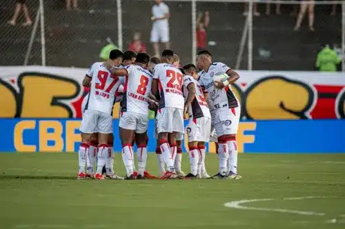 Vitória perde para o Bragantino e volta para o Z-4