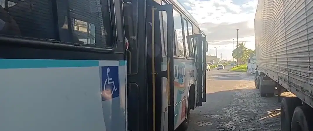 Camaçari: Passageiros são assaltados em ônibus com destino a Salvador