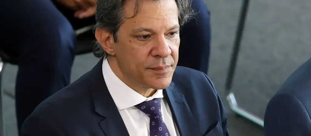 Haddad anuncia bloqueio de R$15 bi do orçamento