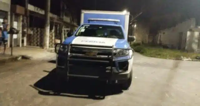 Homem de 26 anos tem casa invadida e é morto a tiros