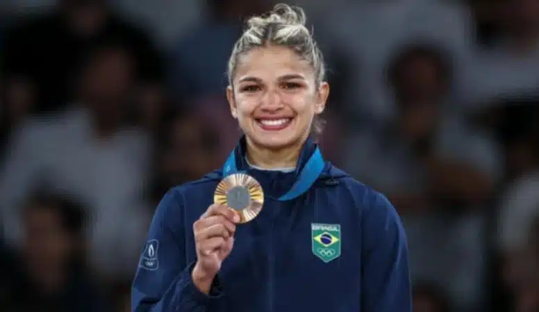 Larissa Pimenta conquista medalha de bronze no judô