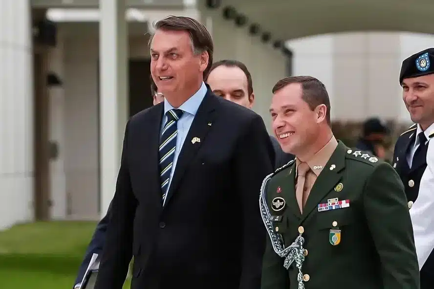 PF indicia Bolsonaro e ajudante de ordens no caso das joias