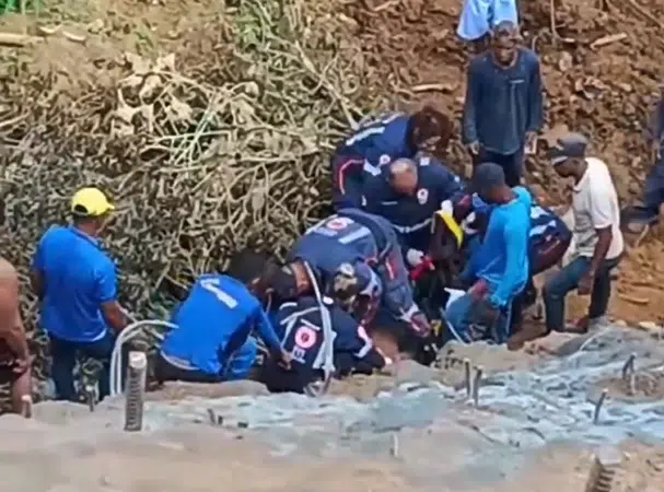 Trabalhador cai durante obra em Salvador