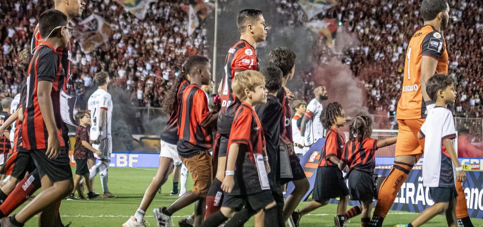 Vitória recebe Cruzeiro em casa e deseja reverter situação na disputa