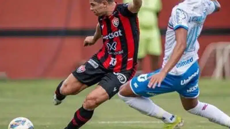 Bahia e Vitória se enfrentam neste domingo