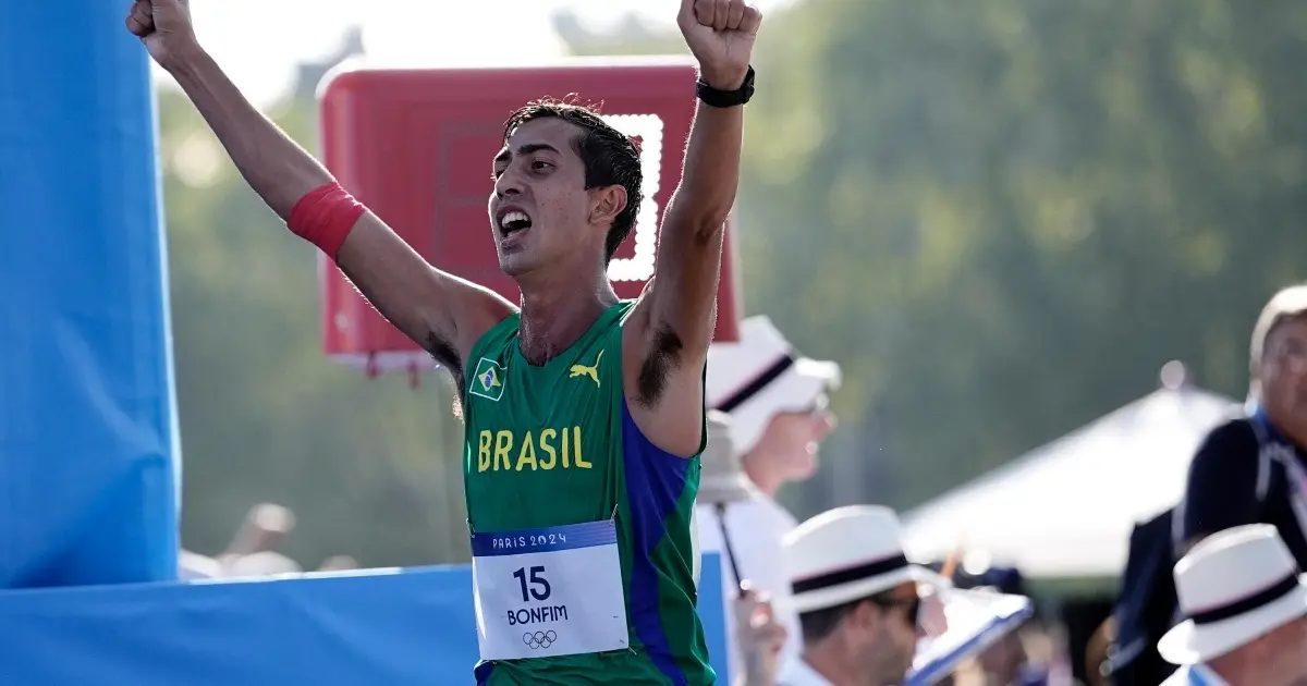 Caio Bonfim conquista prata para o Brasil na marcha atlética