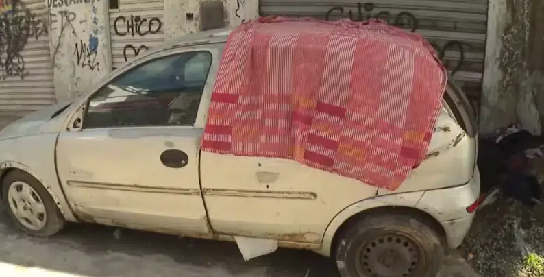 Casal é morto a tiros dentro de carro em Salvador