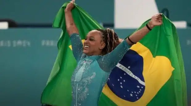 É do Brasil! Rebeca Andrade conquista ouro no solo