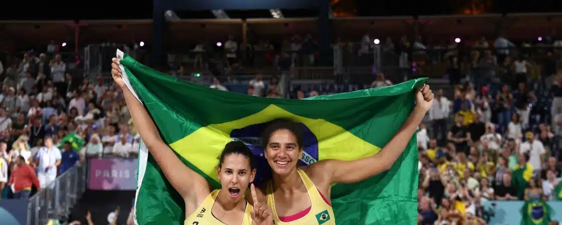 É OURO! Duda e Ana Patrícia são campeãs no vôlei de praia nas Olimpíadas