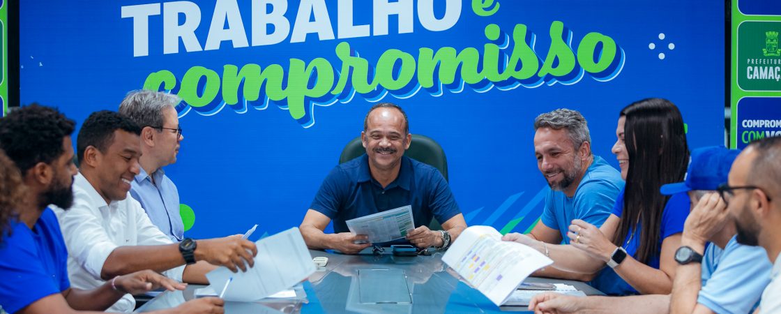 Elinaldo anuncia conjunto de obras em vários bairros de Camaçari