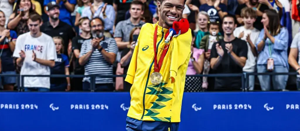 Nadador Gabrielzinho conquista primeira medalha de ouro do Brasil nas Paralimpíadas