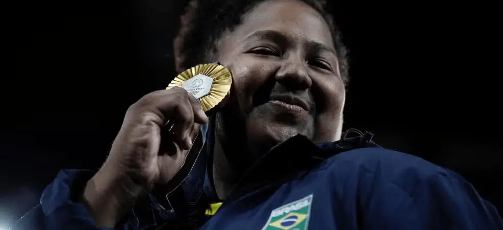 OLIMPÍADAS 2024: Beatriz Souza conquista primeiro ouro para o Brasil