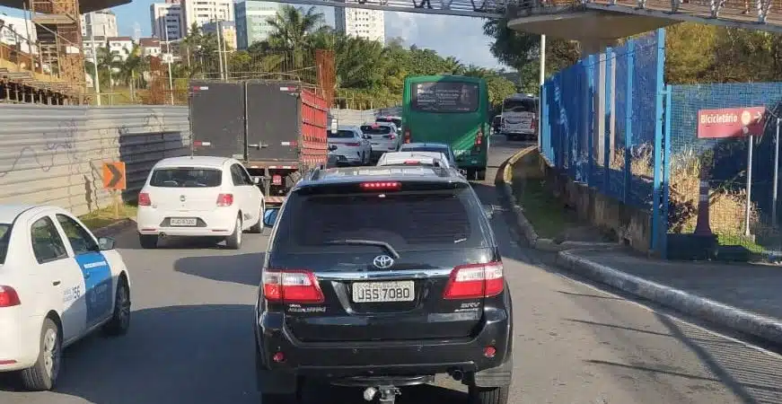 Manifestação de rodoviários da extinta CSN trava trânsito em Salvador