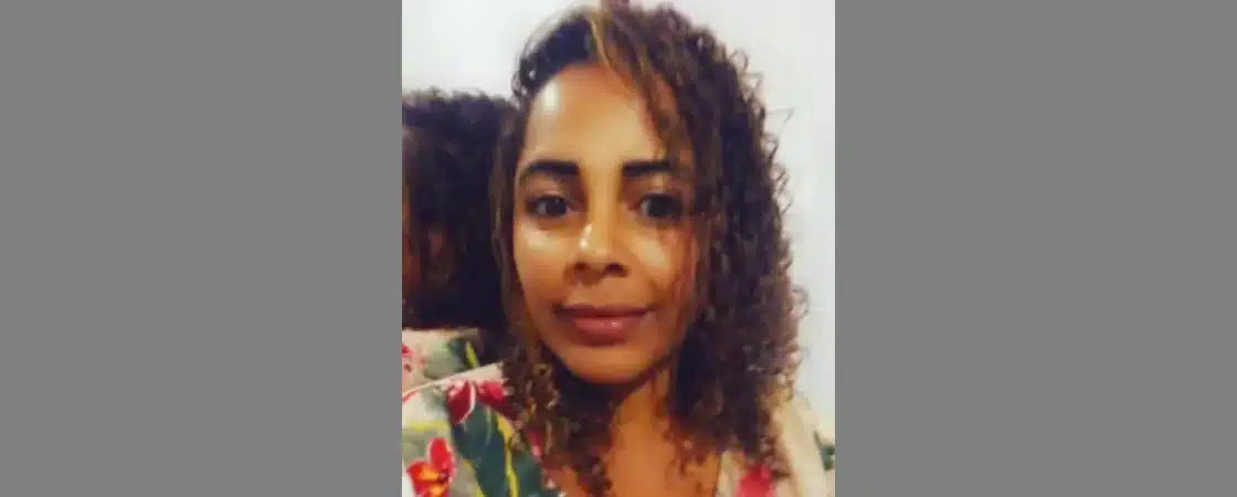 Mulher é morta a tesourada após discussão com companheira