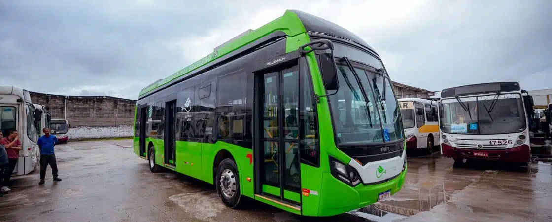 Primeiro ônibus elétrico chega a Camaçari