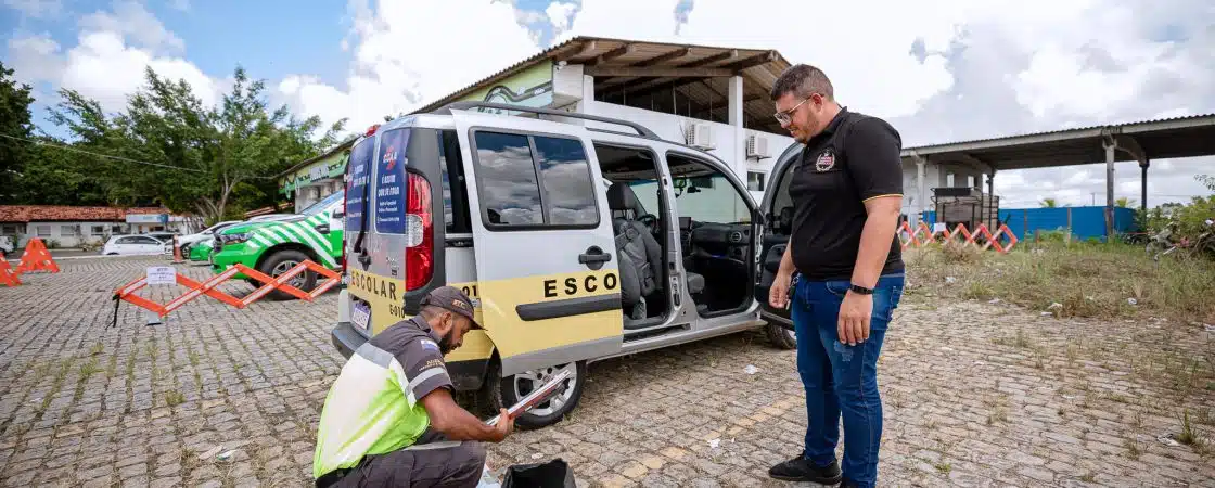 STT inicia renovação de alvará para transporte escolar em Camaçari