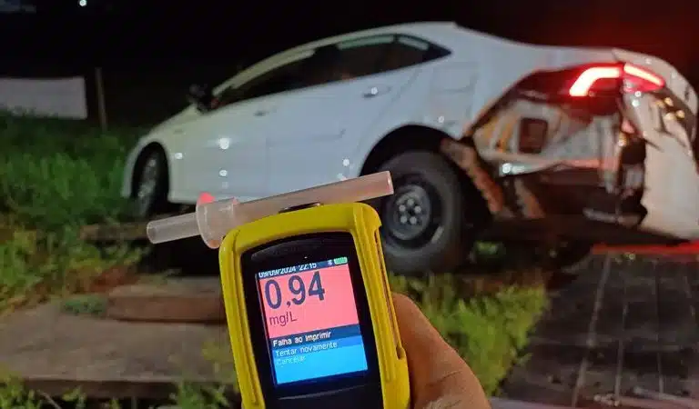 Motorista bêbado é preso na BR-324 após causar acidente