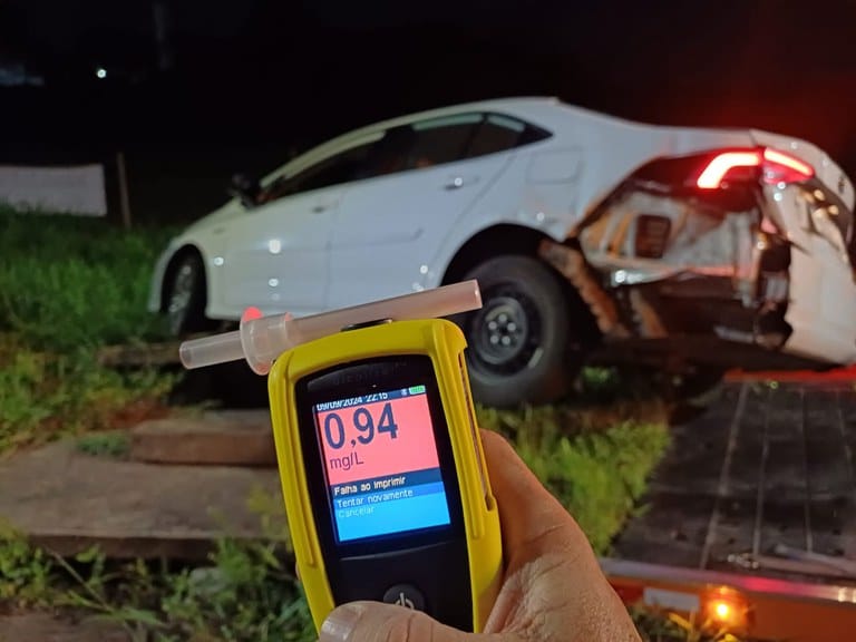 Motorista bêbado é preso na BR-324 após causar acidente