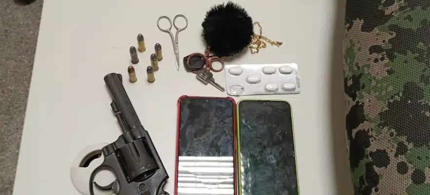 Adolescentes são apreendidos com arma de fogo em Salvador