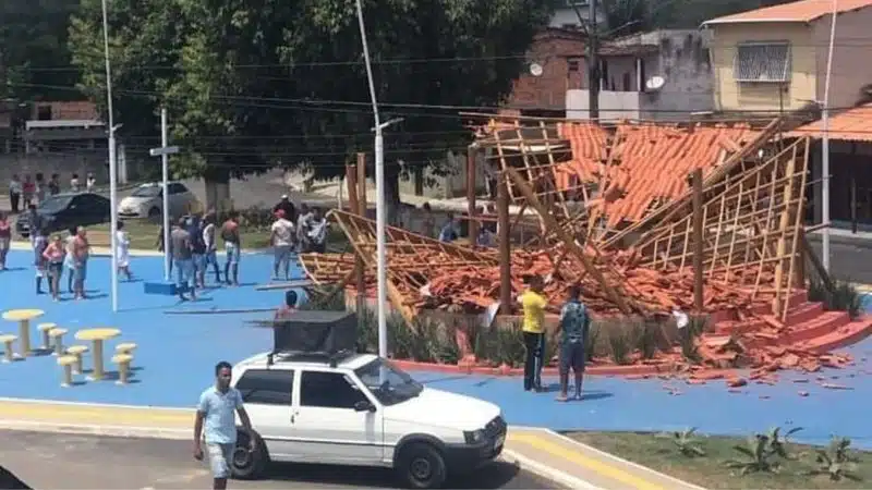 Mas já? Estrutura desaba em praça recém-inaugurada de Candeias