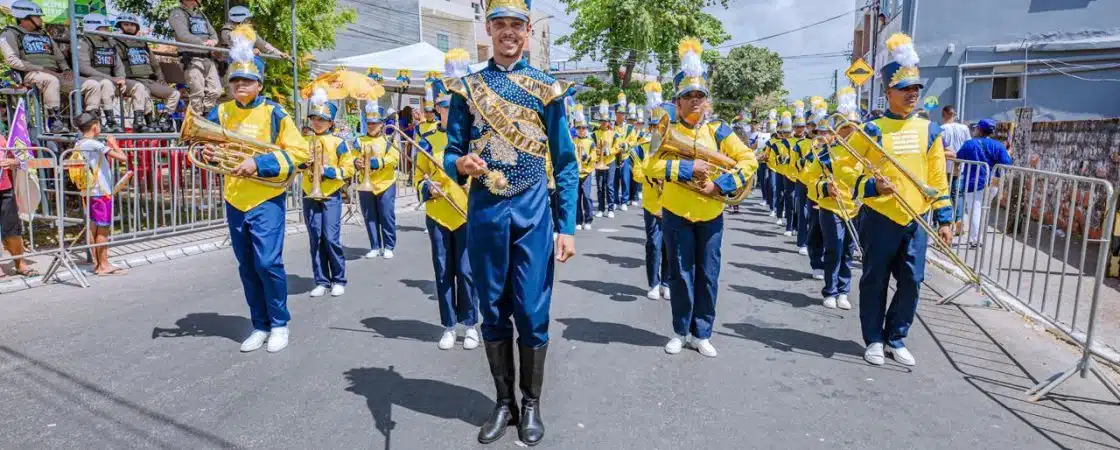 Desfile Cívico em Abrantes celebra Camaçari com alegria e talento