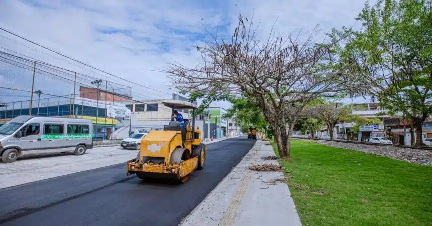 Avenida Eixo Urbano Central passa por pavimentação asfáltica neste sábado