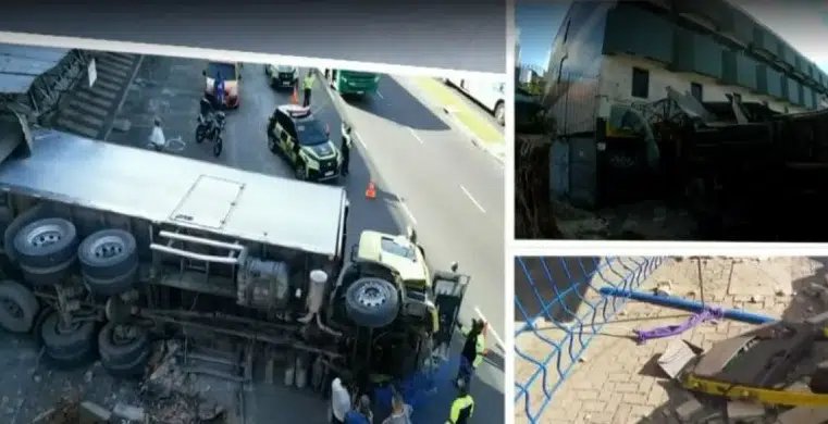 Carreta tomba em via de Salvador e deixa trânsito engarrafado