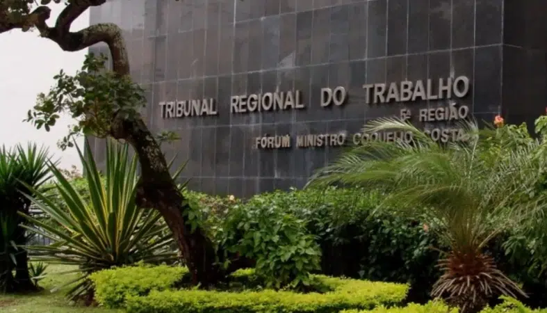 Justiça do Trabalho concede licença-maternidade para casal lésbico na Bahia