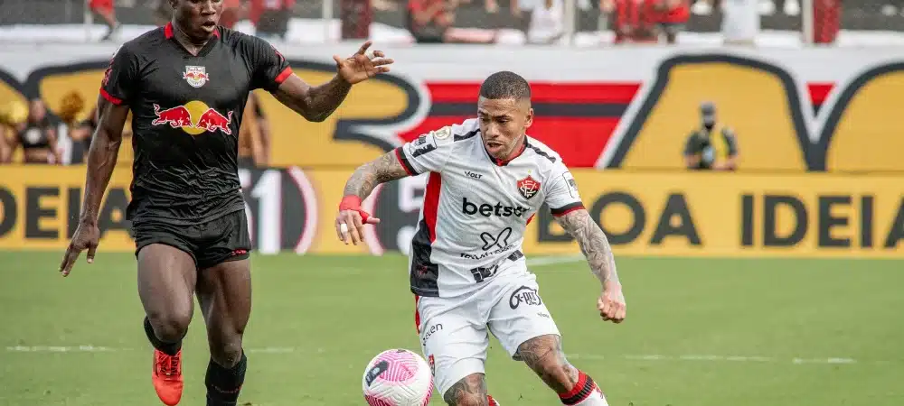 Vitória vence RB Bragantino e sai da zona de rebaixamento