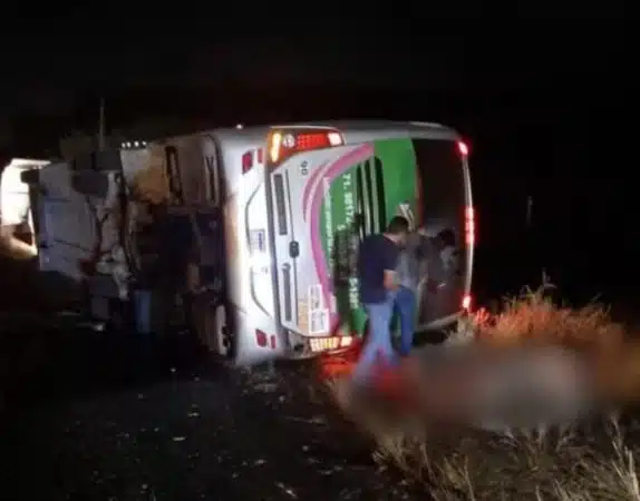 Ônibus com destino a Madre de Deus tomba e deixa 4 mortos