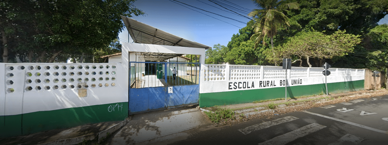 Professora de Camaçari é agredida a pedradas em sala de aula por ser candomblecista