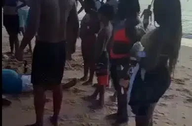 Corpo é encontrado boiando em praia de Salvador